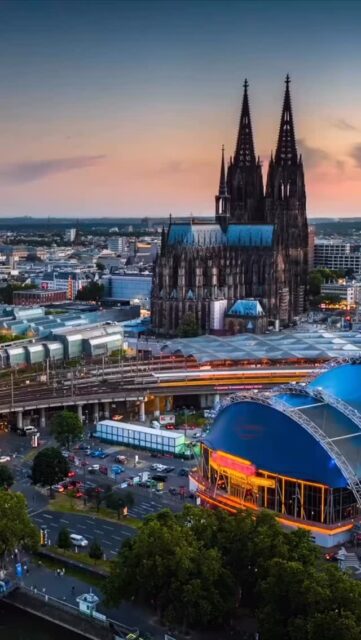 Parte 25: Alemania 🇩🇪✉️
Un país con más de 150 años de historia filatélica y una de las tradiciones postales más fascinantes del mundo.
Desde las primeras estampillas del Imperio Alemán hasta las coloridas emisiones conmemorativas actuales, cada una refleja su arte, su precisión y su historia.
En cada sello, Alemania nos enseña que la filatelia también puede ser una lección de cultura, diseño y memoria. 💌
#SrEstampilla #Filatelia #EstampillasPorPaíses #Alemania #HistoriaPostal #Coleccionismo #SellosPostales