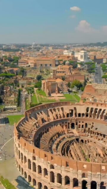 Desde el corazón del Mediterráneo, las estampillas italianas son auténticas obras de arte en miniatura 🎨.
Representan siglos de historia, desde el Imperio Romano y el Renacimiento hasta los íconos modernos de la cultura italiana 🇮🇹.
Cada sello refleja su espíritu: elegante, clásico y apasionado.
💌 En Italia, incluso el correo tiene alma y estilo.
¿Cuál crees que sería la estampilla más bella de Italia? 💭👇
#Filatelia #EstampillasDelMundo #Italia #SellosPostales #CulturaItaliana #HistoriaPostal #ArteEnMiniatura #Coleccionismo #SeñorEstampilla #EstampillasPorPaíses