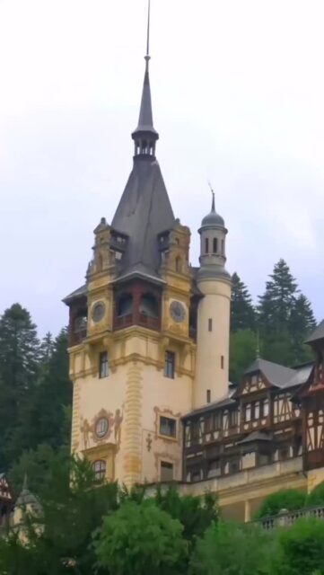 Parte 24 ✈️
Hoy viajamos a Rumanía, tierra de castillos, leyendas y una tradición filatélica fascinante 🏰📬
Las estampillas rumanas nos cuentan la historia de un país que pasó del reino a la república, de la elegancia clásica a diseños modernos llenos de color y simbolismo.
Desde los retratos de reyes y héroes nacionales hasta las emisiones que celebran la cultura, la ciencia y los paisajes de Transilvania, cada sello es una ventana al alma rumana 🇷🇴✨
#SrEstampilla #Filatelia #EstampillasPorPaíses #Rumanía #HistoriaPostal #Coleccionismo #CorreoDelMundo #EstampillasDelMundo