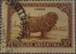 🐑🇦🇷 Tradición y producción nacional
Estampilla de República Argentina (30 centavos) dedicada a las lanas, símbolo de la histórica industria ovina del país.
El diseño muestra un carnero de abundante vellón, representando la calidad y relevancia de la producción lanera argentina en el comercio internacional.
Una pieza clásica que refleja el espíritu rural y productivo de la nación. ✨
#Filatelia #Argentina #Lanas #IndustriaOvina #HistoriaPostal
