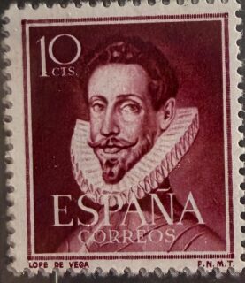 📚 La literatura también viaja en estampillas.

Esta pieza de España rinde homenaje a Lope de Vega, uno de los dramaturgos más importantes del Siglo de Oro español.

🔎 Dato curioso: Lope de Vega escribió más de 1.500 obras teatrales, revolucionando el teatro de su época y convirtiéndose en una de las figuras más influyentes de la literatura en español.

#Filatelia #España #HistoriaPostal #StampCollecting #Philately 📮