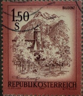🏔️ Paisajes alpinos en la filatelia europea.

Esta estampilla de Republik Österreich (Austria) representa la ciudad de Bludenz, situada en la región de Vorarlberg, rodeada por los impresionantes paisajes de los Alpes.

🔎 Dato curioso: Bludenz es conocida como la “puerta de los Alpes”, ya que desde allí se accede a importantes zonas montañosas y rutas históricas del oeste de Austria.

#Filatelia #Austria #Bludenz #Alpes #StampCollecting